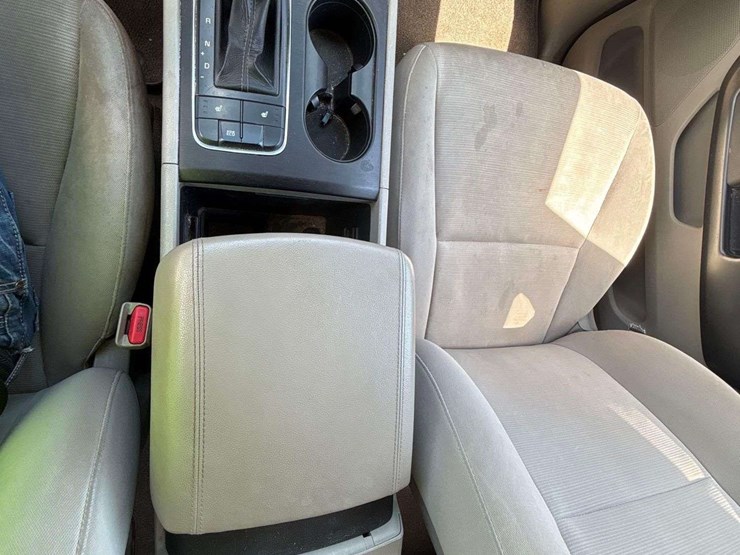 2015-kia-sedona-image-16