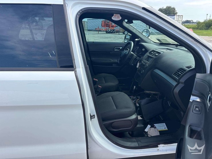 2018-ford-explorer-image-22