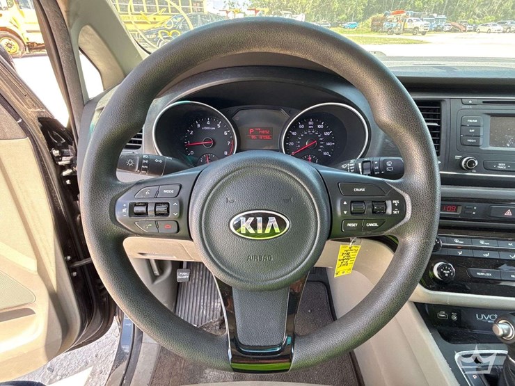 2015-kia-sedona-image-13