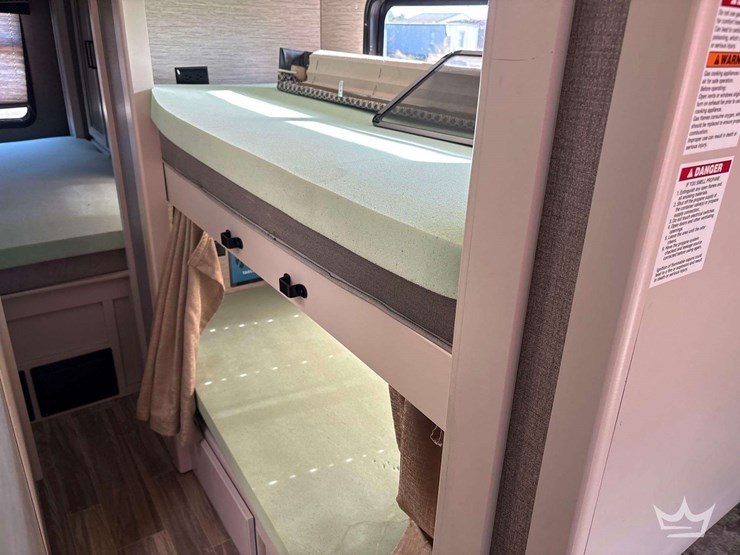 2020-ford-f53-thor-ace-32.3-33.5ft-class-a-motorhome-image-42