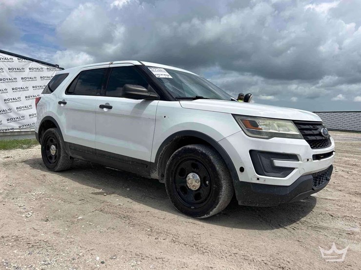 2016-ford-explorer-image-2