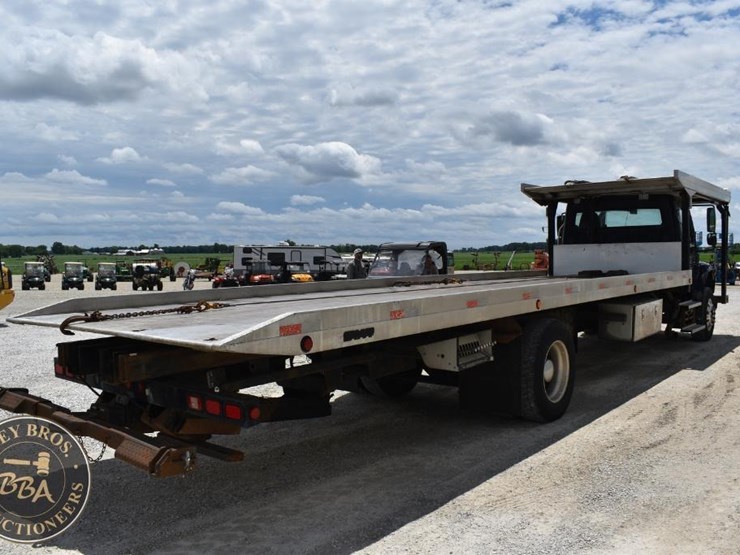 2015-freightliner-business-class-m2-106-image-6
