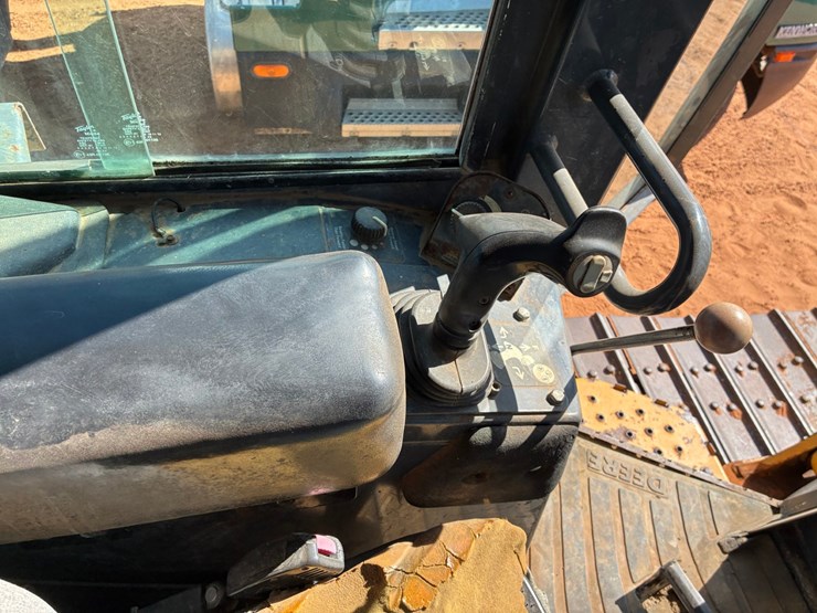 deere-700j-image-16