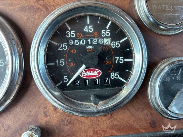 2005-peterbilt-379-image-8