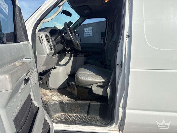 2012-ford-cargo-image-23