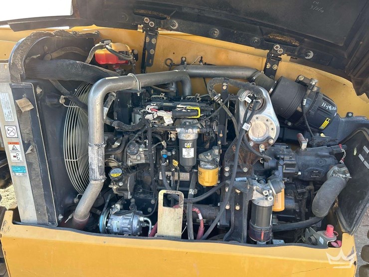 2018-caterpillar-th514d-11,000lb.-4x4-rough-terrain-telehandler-image-7