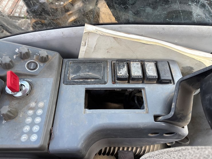 2019-deere-250g-lc-image-27