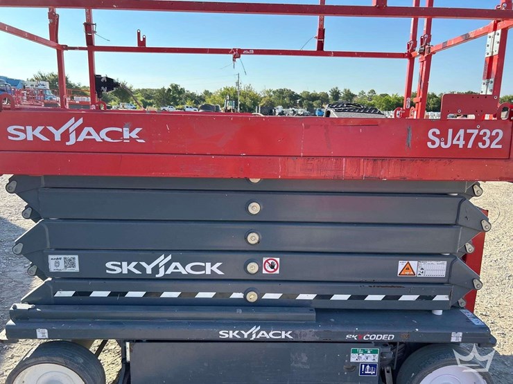 2021-skyjack-sj4732-32ft.-scissor-lift-image-10