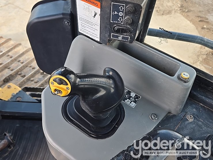 2018-komatsu-d61exi-24-image-60