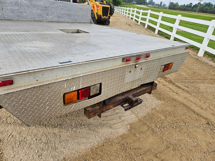 2004-chevrolet-3500-image-11