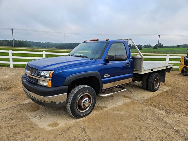2004-chevrolet-3500-image-1