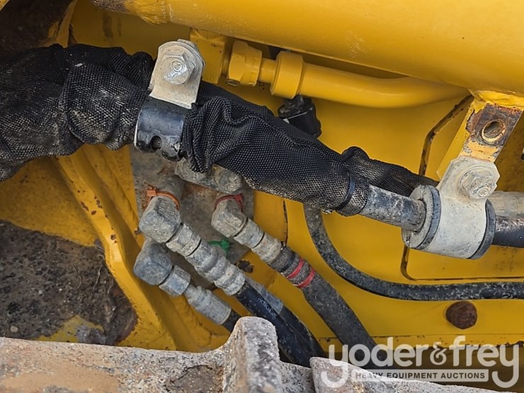 2018-komatsu-d61exi-24-image-29