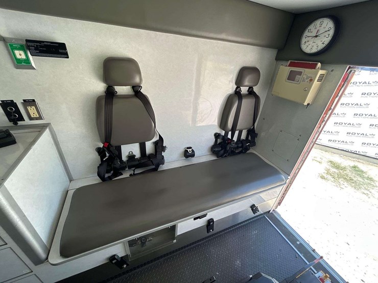 2017-ford-f550-image-13