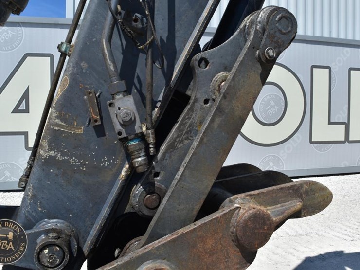 2014-deere-135g-image-40