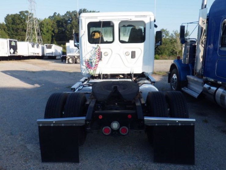 2017-freightliner-cascadia-125-image-8