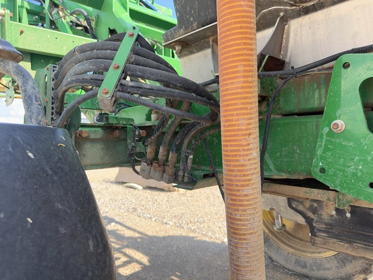 2016-john-deere-r4038-image-38