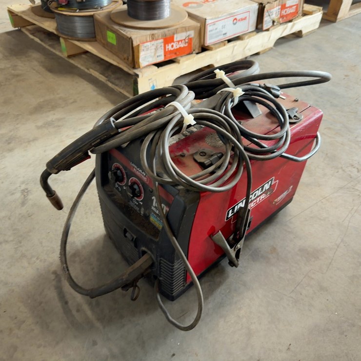 LINCOLN 140 MIG WELDER