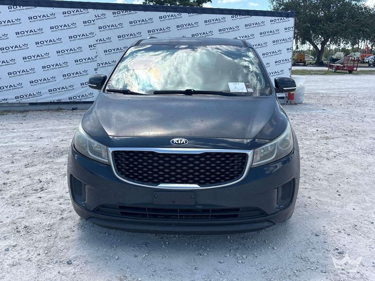 2015-kia-sedona-image-26