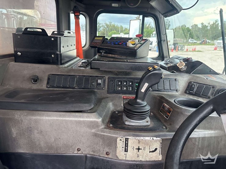 2019-peterbilt-520-image-28