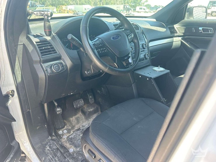 2018-ford-explorer-image-12