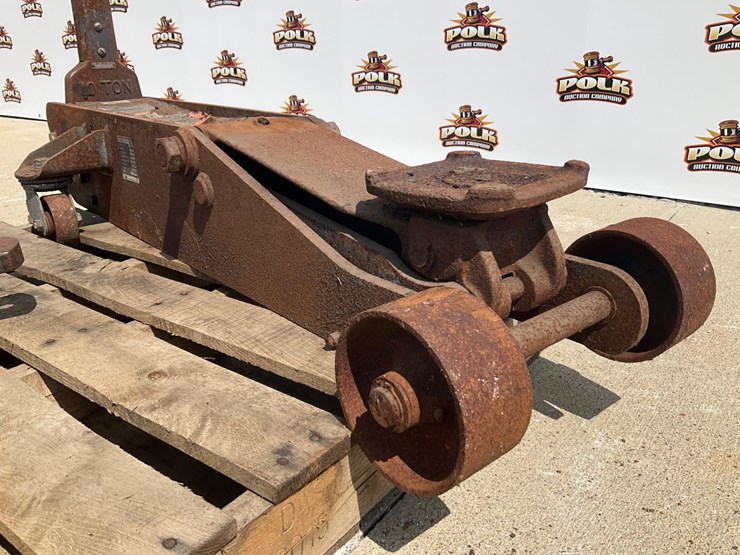 #5056-•-lincoln-10-ton-floor-jack-&-dmi-spring-loaded-pickup-bumper-image-7