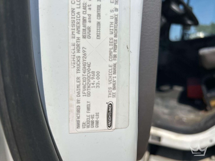 2016-freightliner-m2-106-image-6