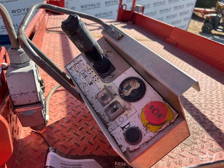 2019-skyjack-sj4632-32ft.-electric-scissor-lift-image-11