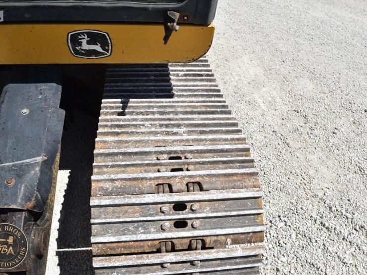 2014-deere-135g-image-33
