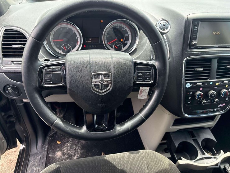 2016-dodge-grand-caravan-image-12