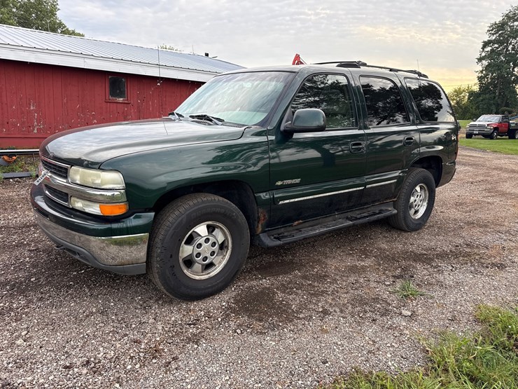 2001-chevrolet-tahoe-lt-image-1