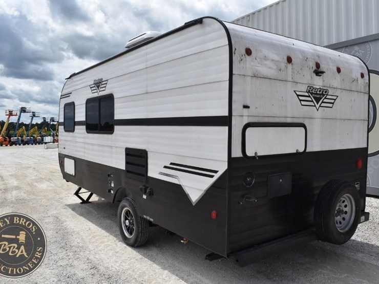 2022-riverside-rv-retro-190bh-46275-image-3