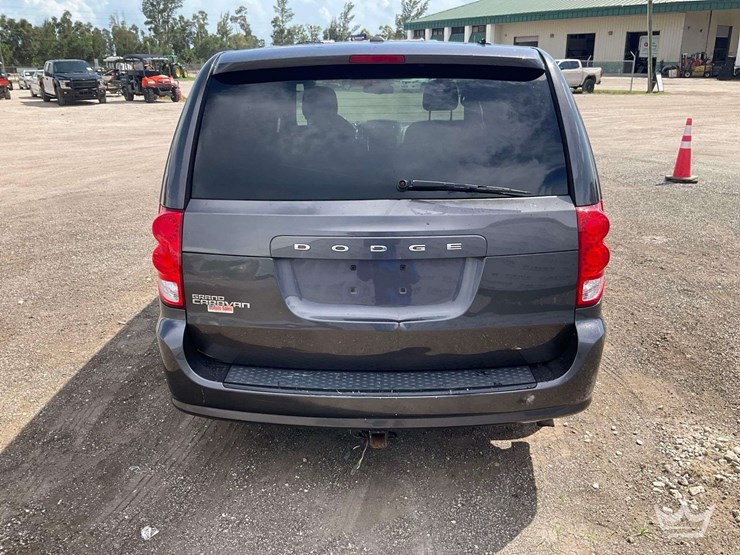 2015-dodge-caravan-image-28