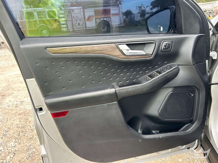 2020-ford-escape-image-13