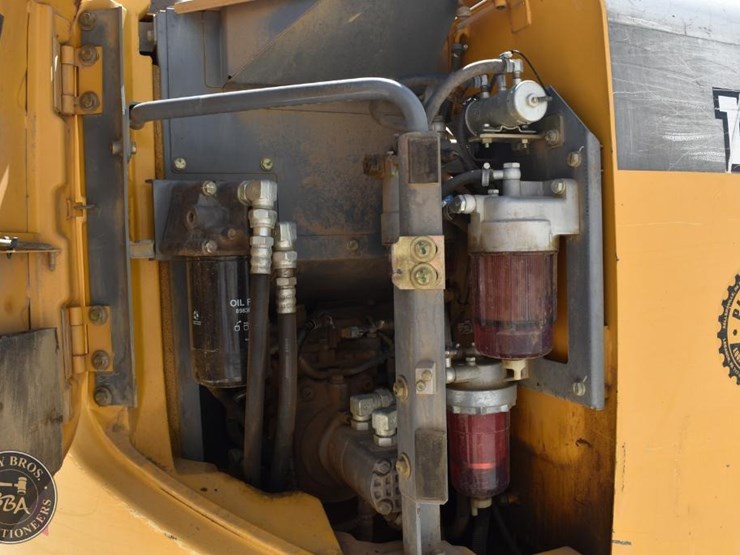 2014-deere-135g-image-45