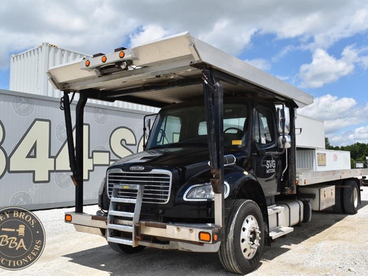 2015-freightliner-business-class-m2-106-image-1