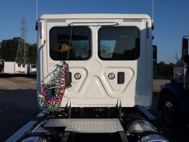 2017-freightliner-cascadia-125-image-10