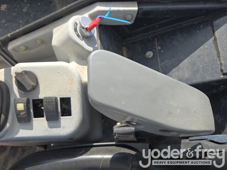 deere-60g-image-47