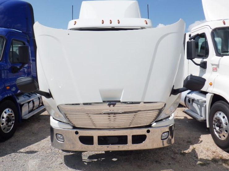 2019-freightliner-cascadia-113-image-21