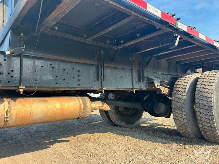 2001-gmc-7500-image-7