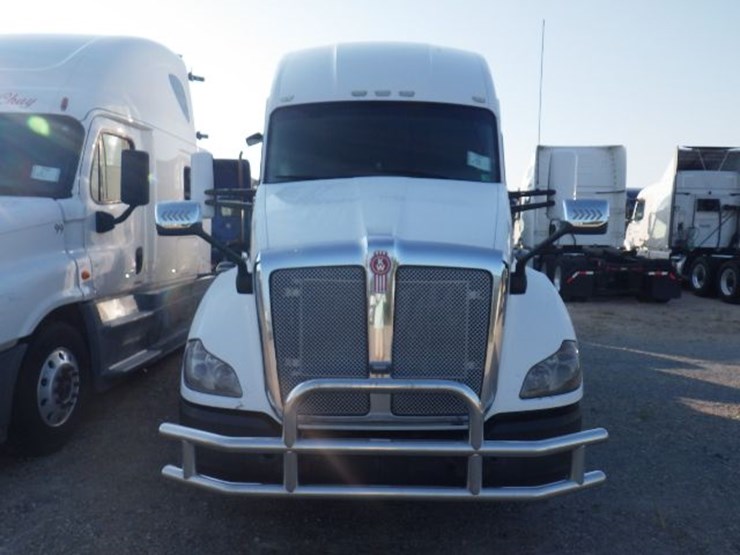 2015-kenworth-t680-image-3