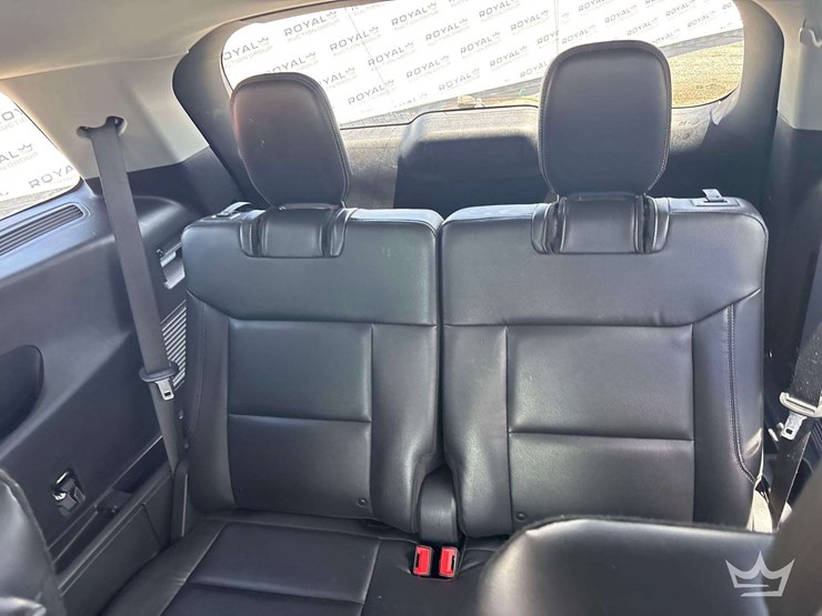 2020-ford-explorer-image-19