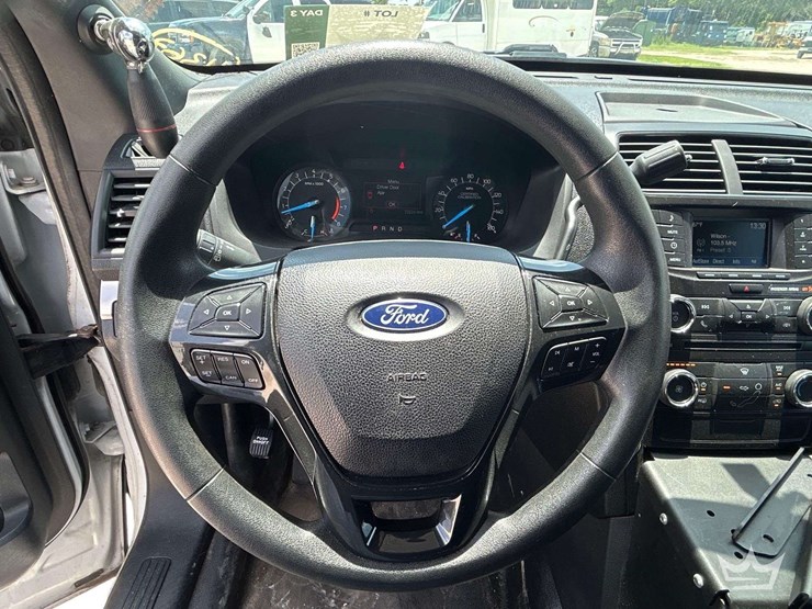 2018-ford-explorer-image-12