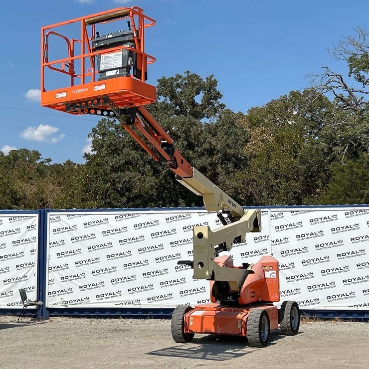 2016 JLG E450AJ