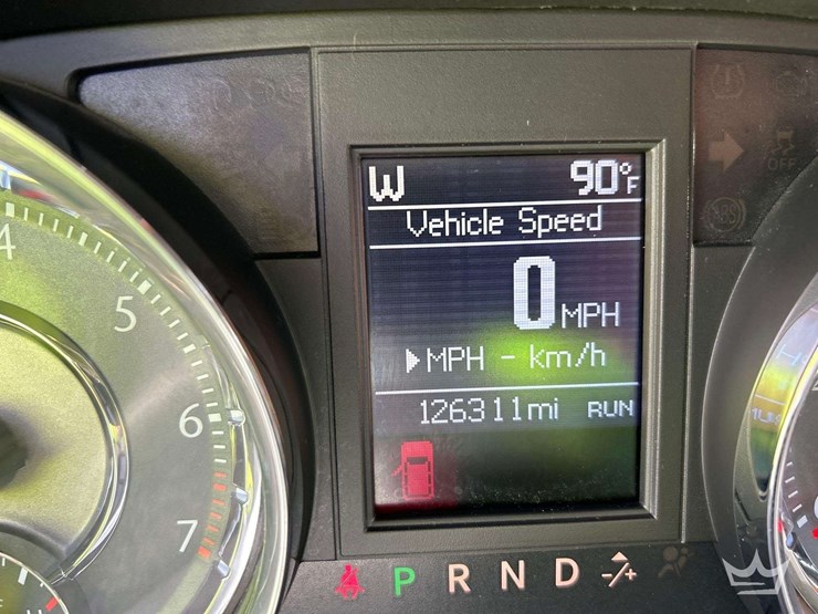 2014-chrysler-town-&-country-image-7