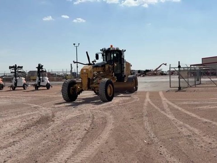 2012-caterpillar-140m2-image-1