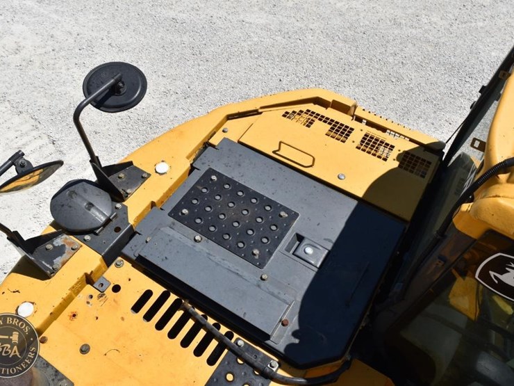 2014-deere-135g-image-50