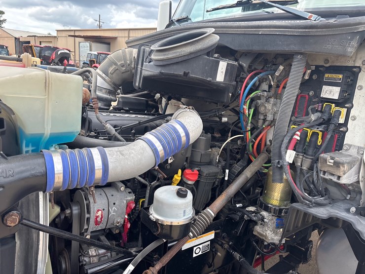 2020-peterbilt-579-image-17
