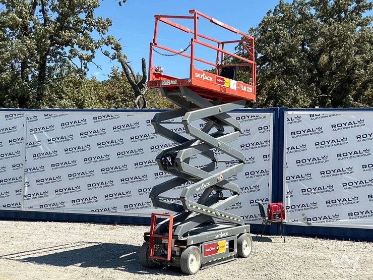 2019-skyjack-sj3226-26ft.-electric-scissor-lift-image-1