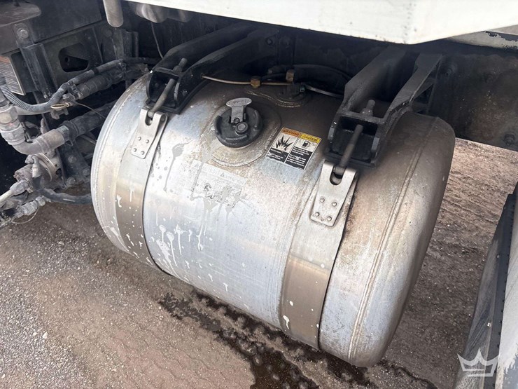 2019-peterbilt-520-image-10