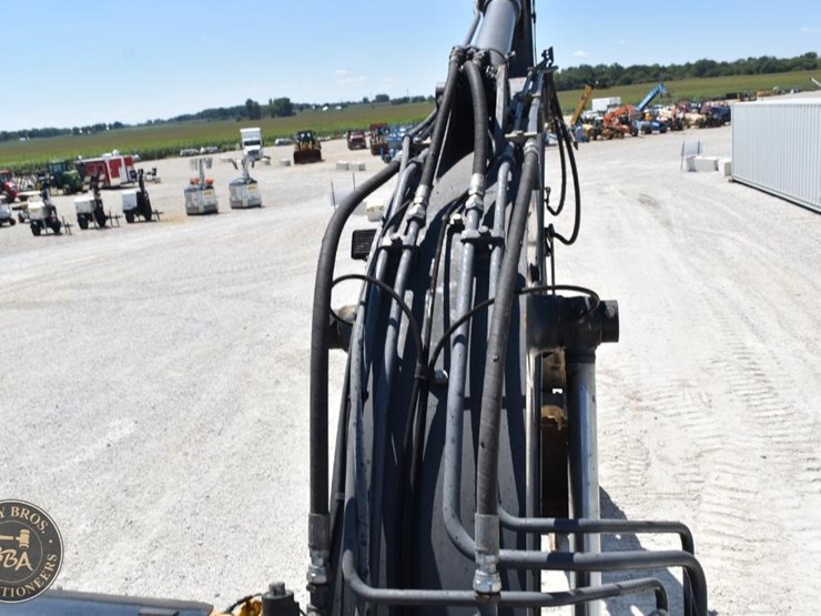 2014-deere-135g-image-52